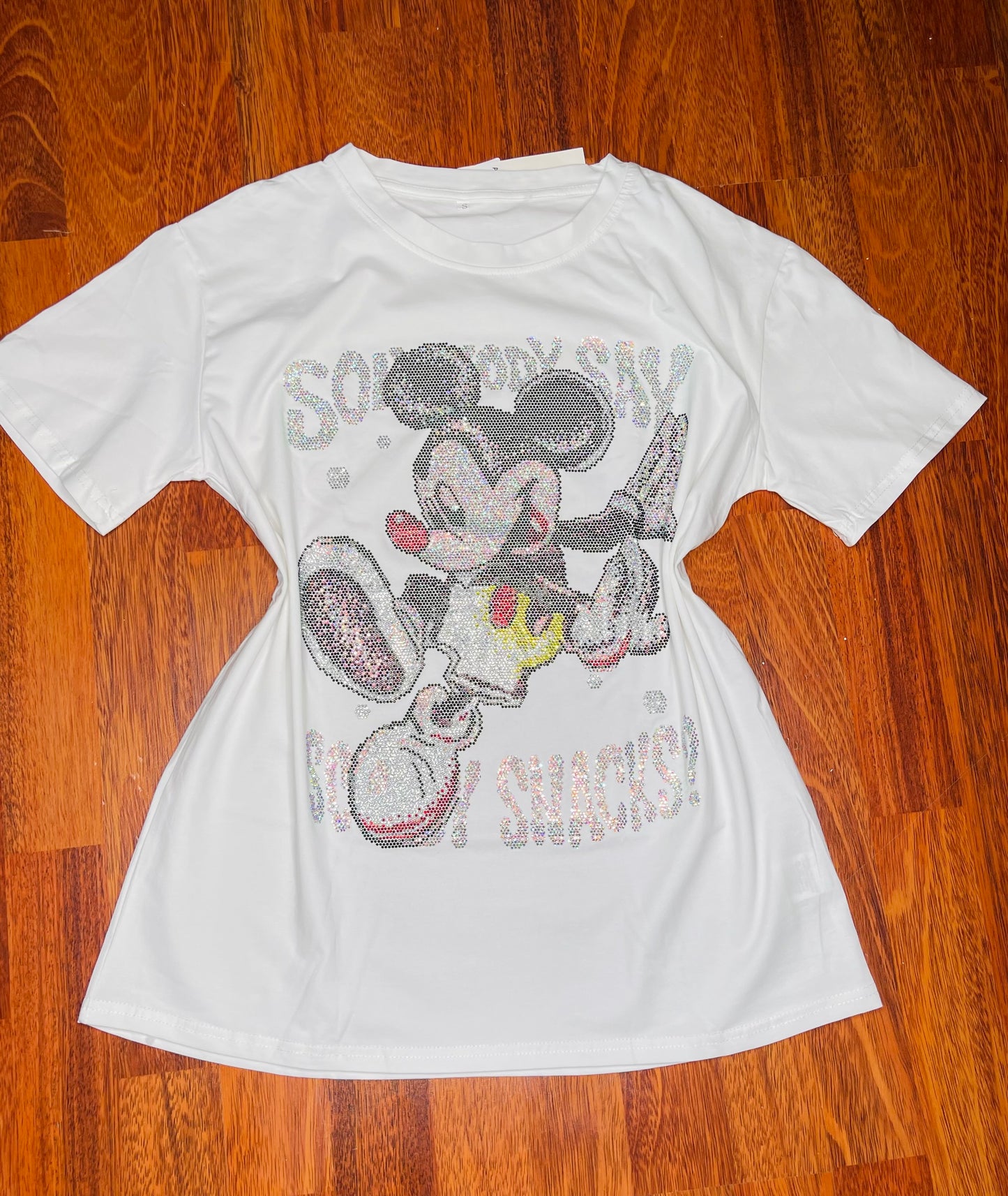 R00014- Beautiful basic T-shirt with rhinestones