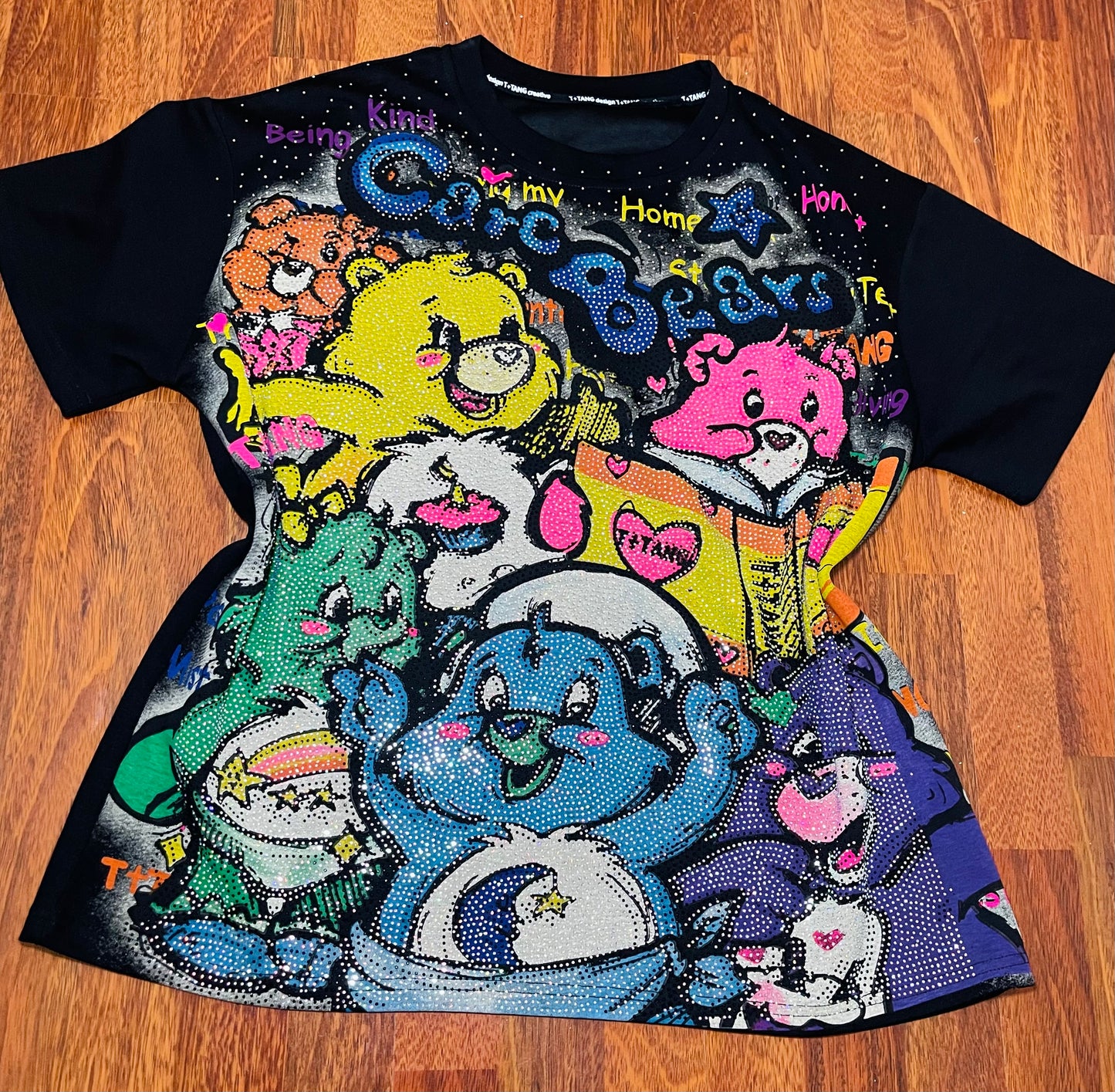 Y0021-Beautiful t-shirt with a rhinestone bear print