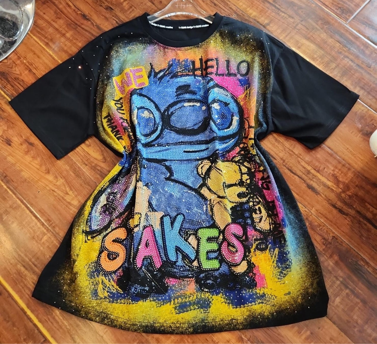 T00912-Beautiful oversized T-shirt with rhinestones