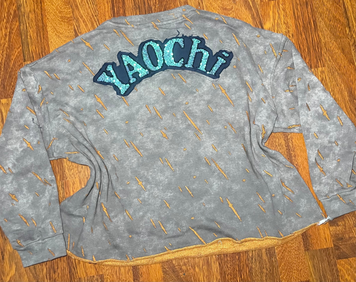 V003-Beautiful one-size short ruffled sweater