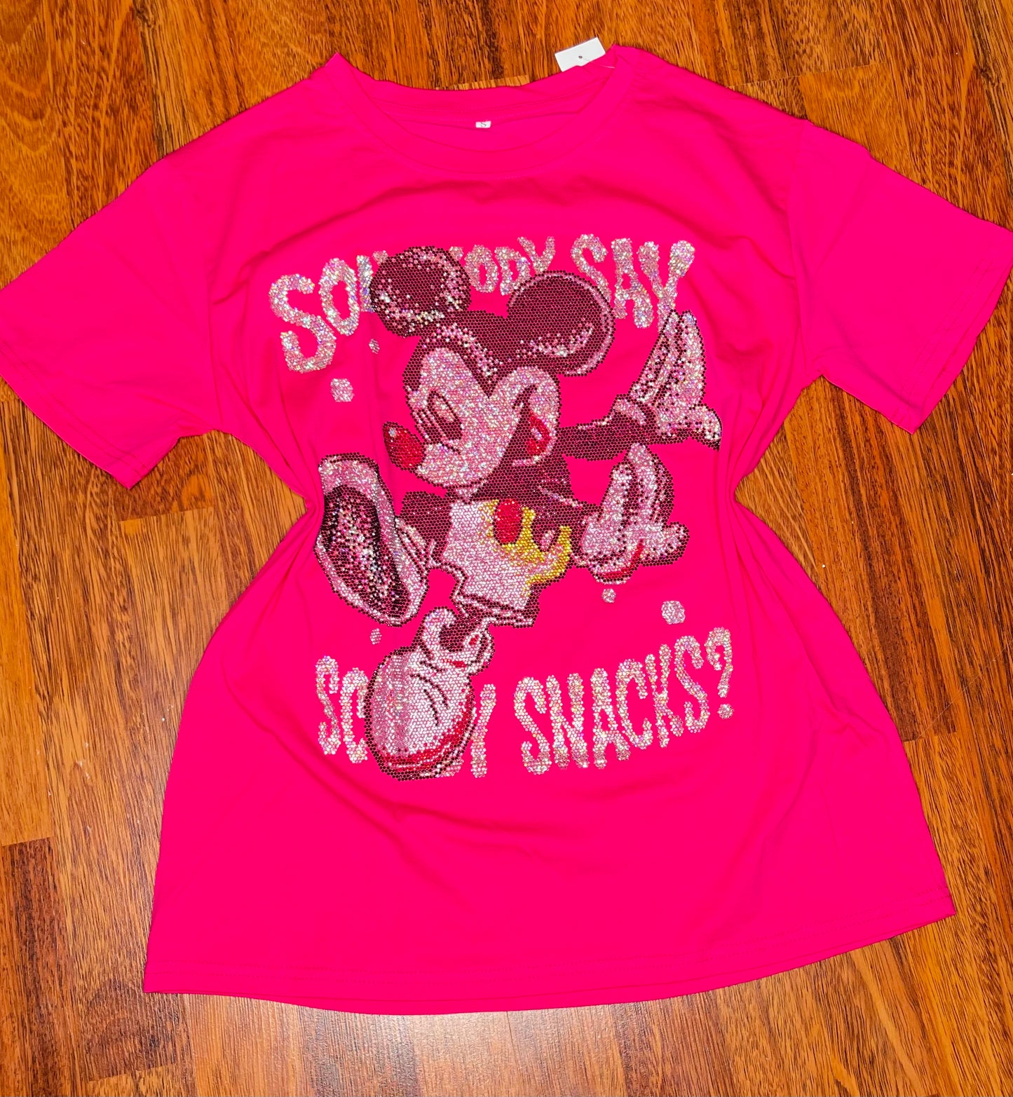 R00014- Beautiful basic T-shirt with rhinestones