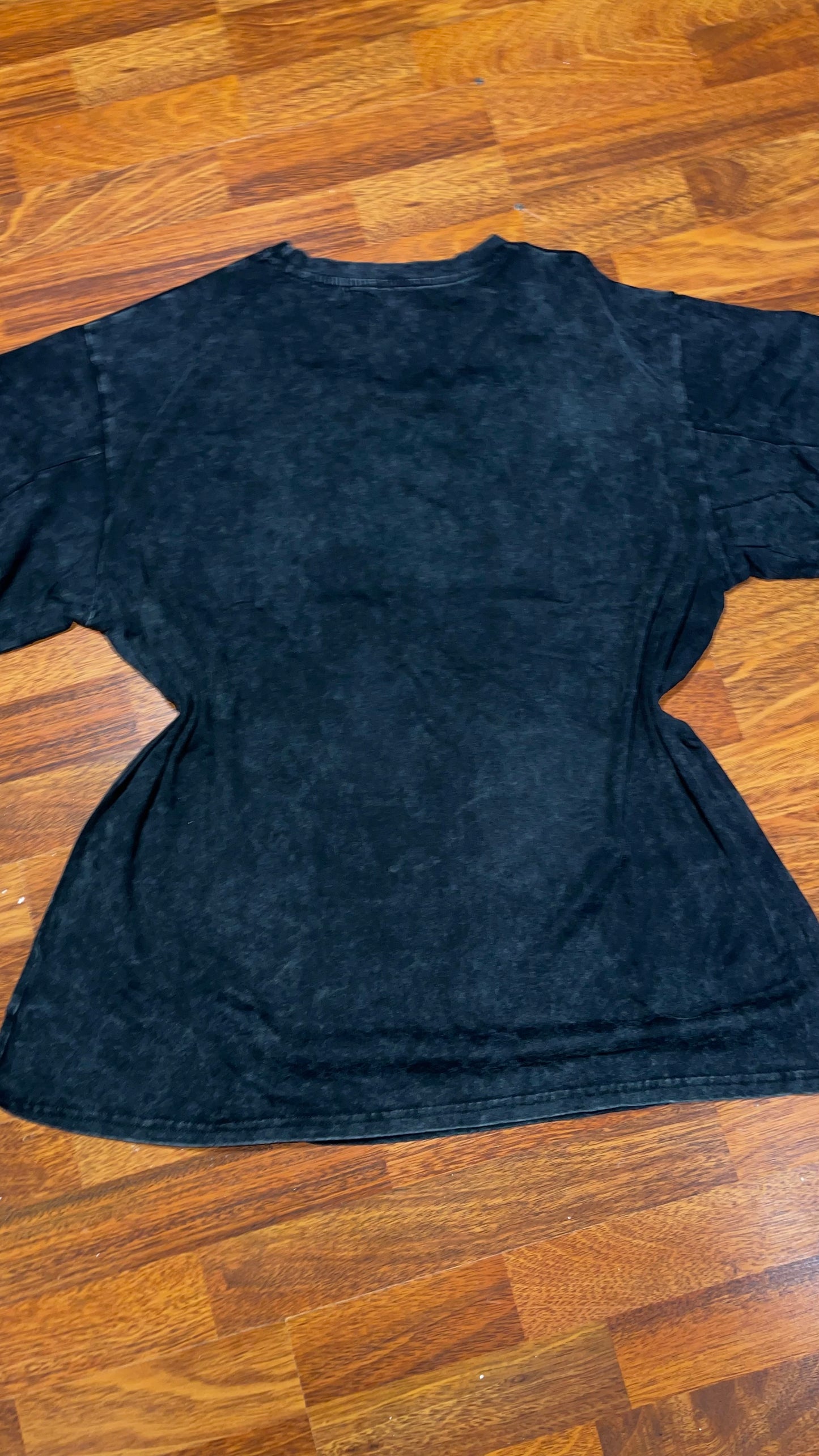T0067-Camiseta Oversize Con pedreria sin ningun estampado en la parte de stras