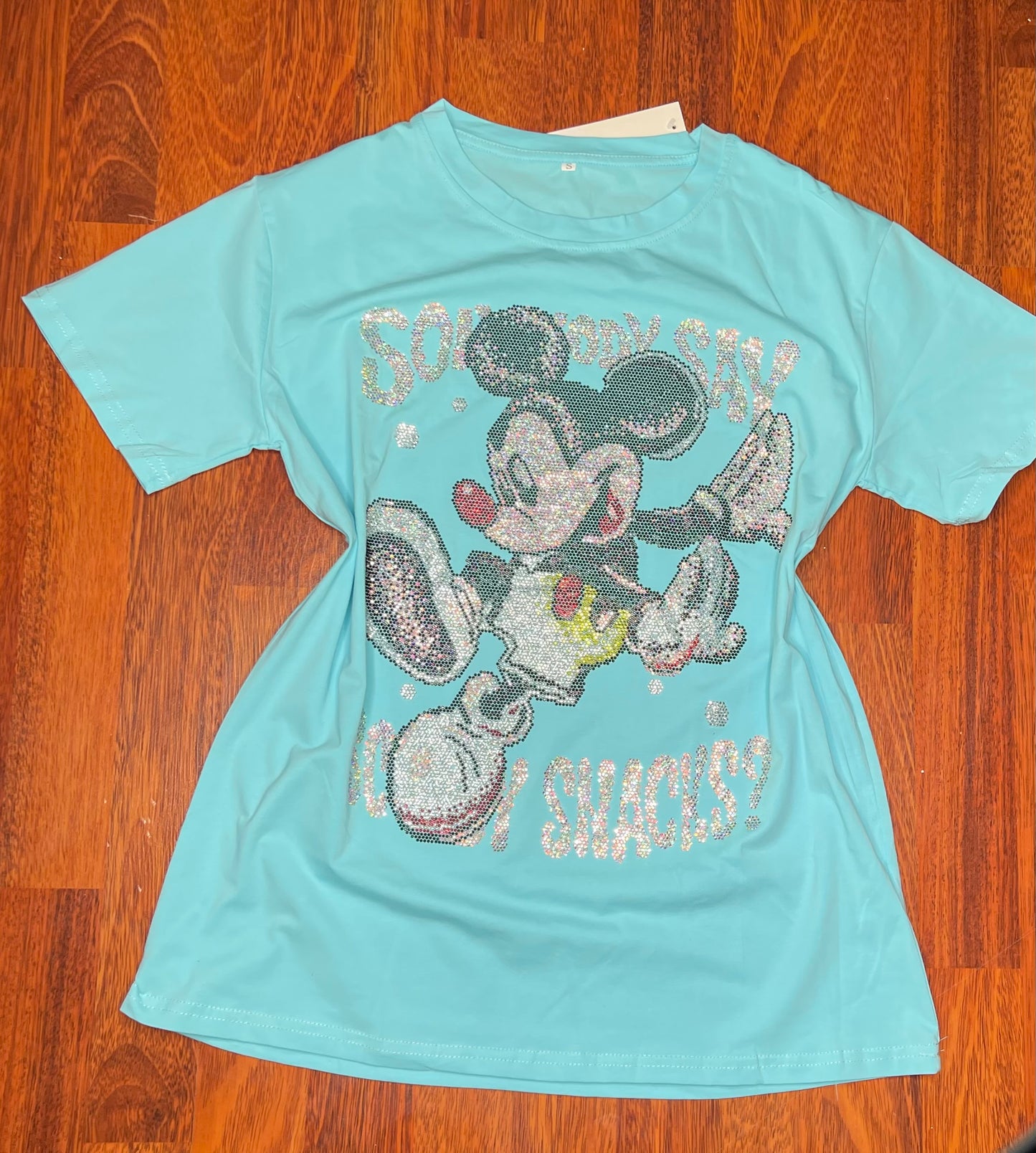 R00014- Beautiful basic T-shirt with rhinestones