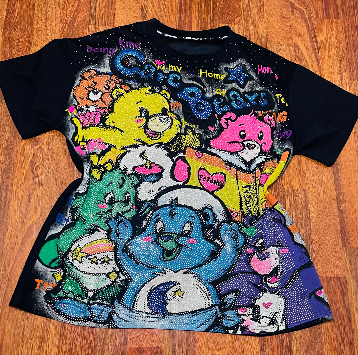 Y0021-Beautiful t-shirt with a rhinestone bear print