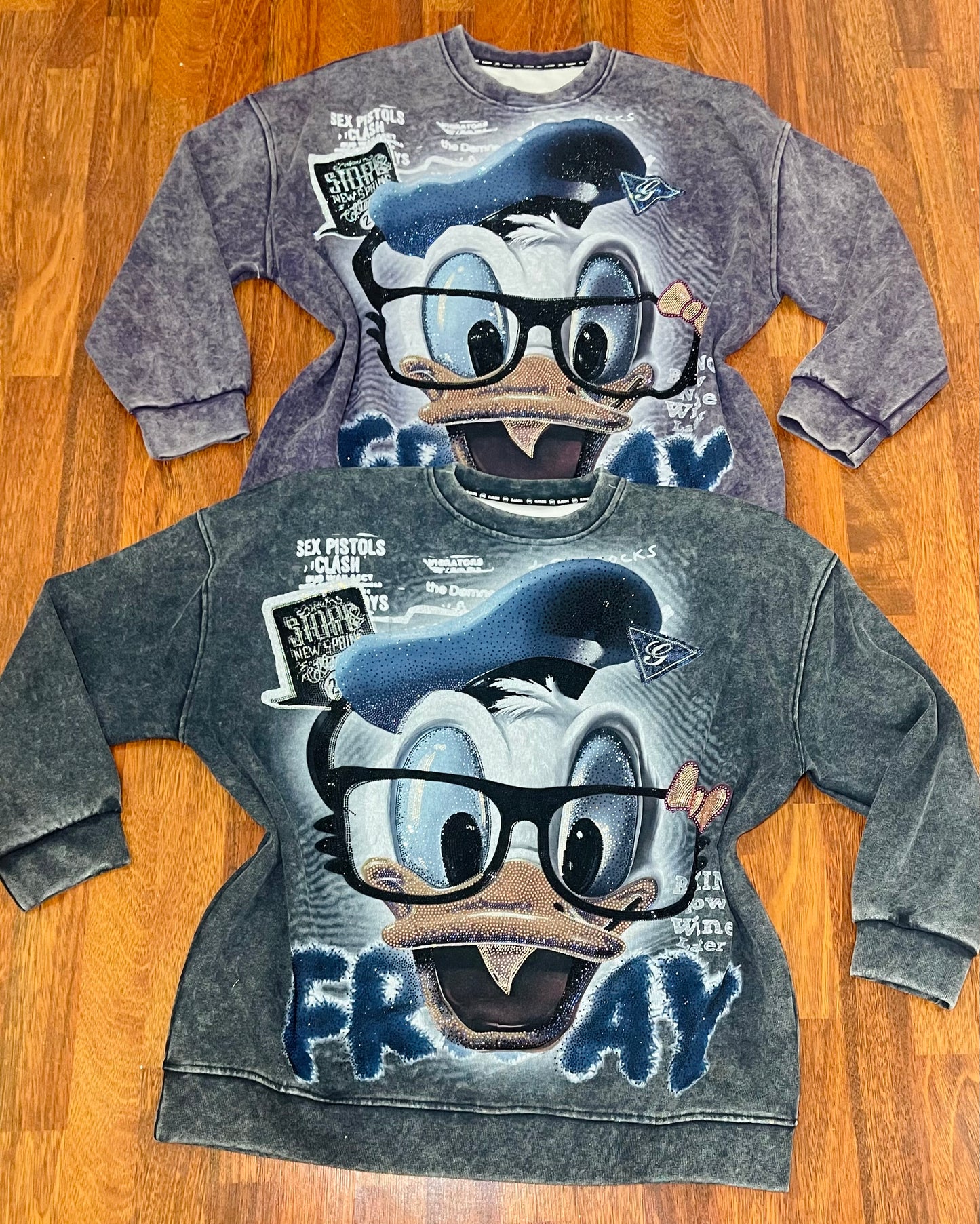 V009-Beautiful oversized sweater with rhinestones
