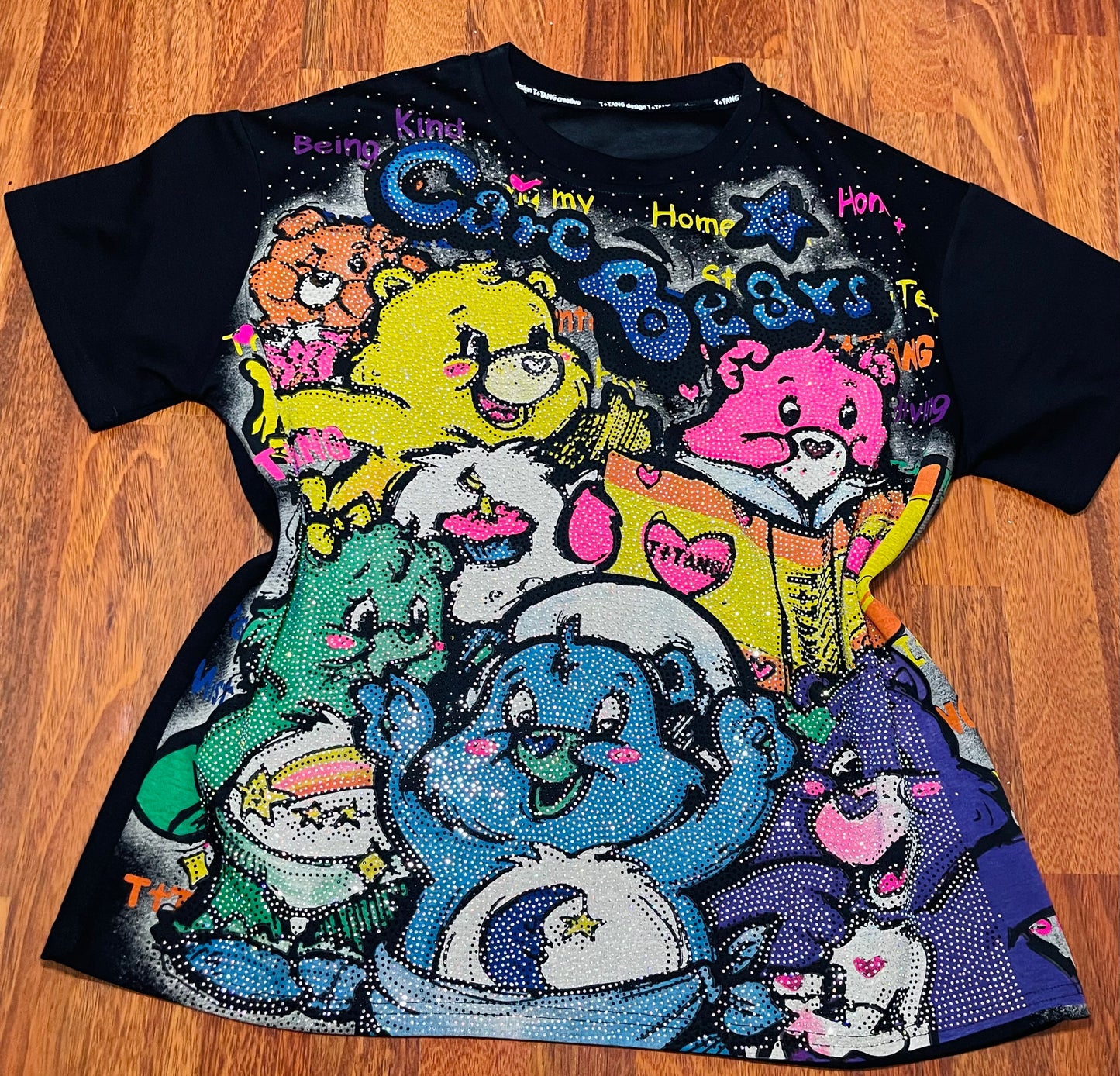 Y0021-Beautiful t-shirt with a rhinestone bear print