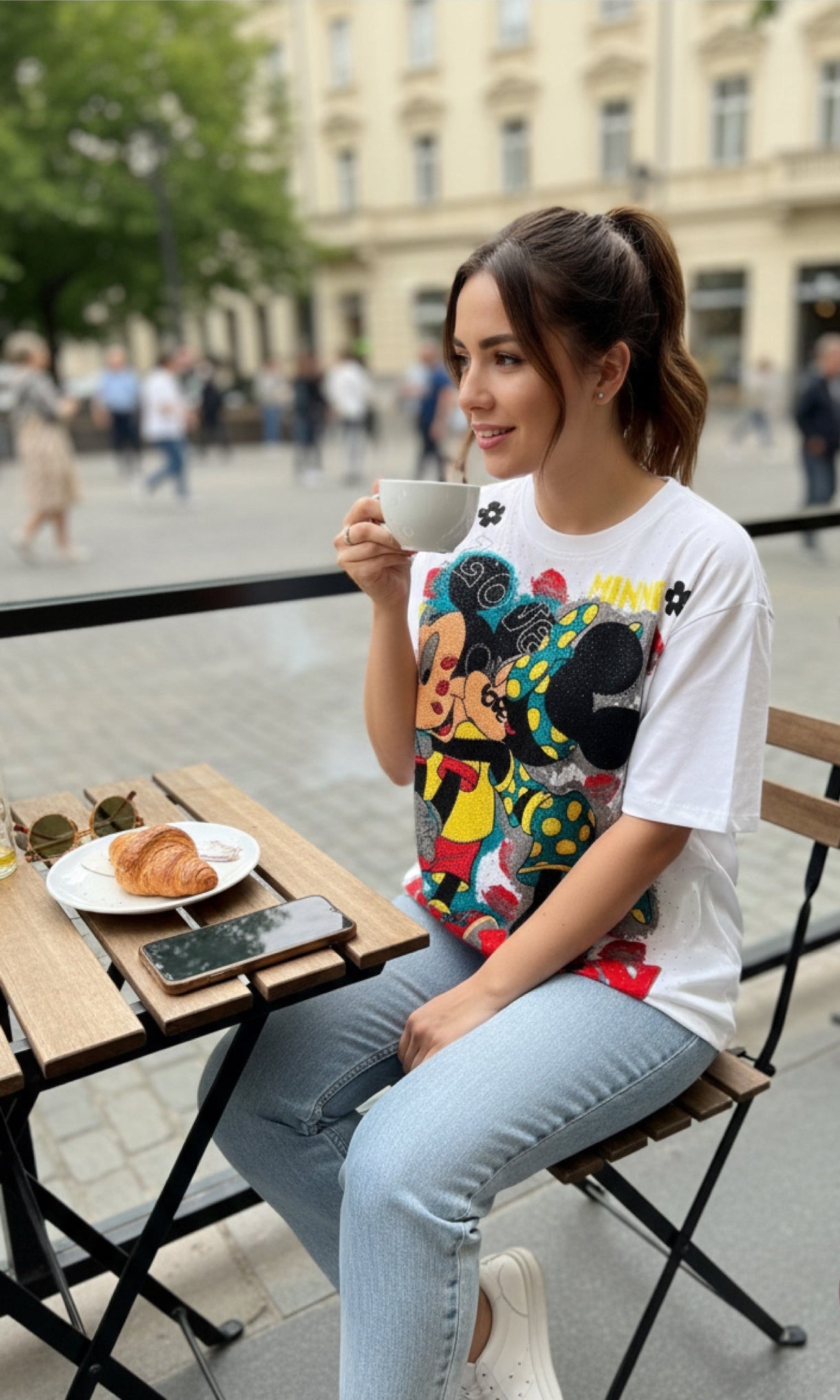 005-Oversize T-shirt with rhinestones