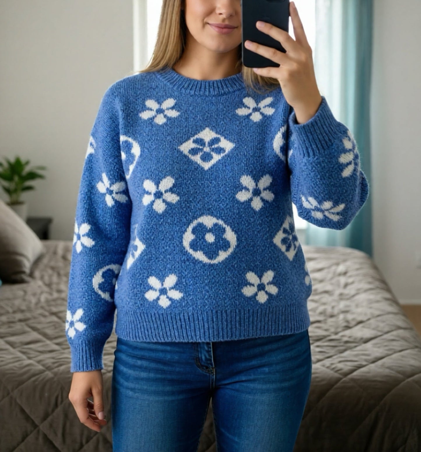 11009-Round neck knit sweater with floral print