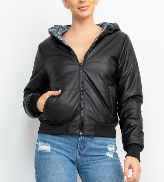 Hooded sweatshirt with fur closure