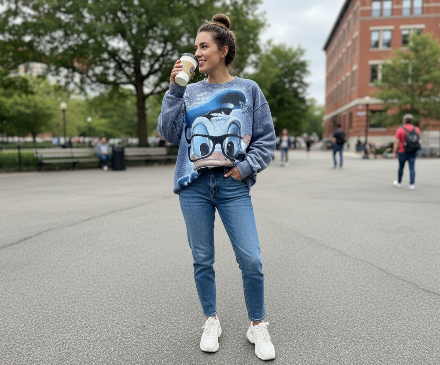 V009-Beautiful oversized sweater with rhinestones