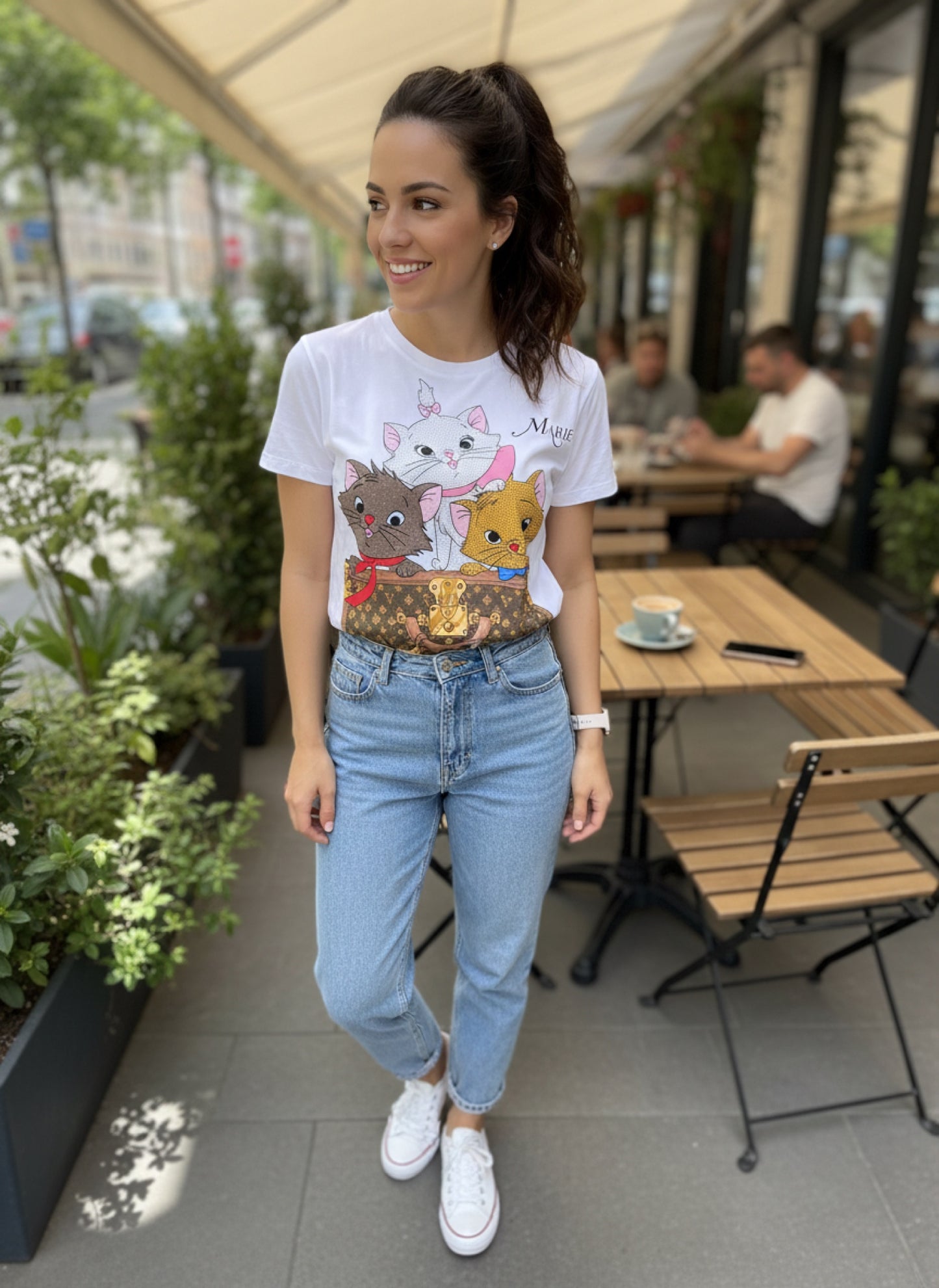 Basic t-shirt with rhinestones and round neck.