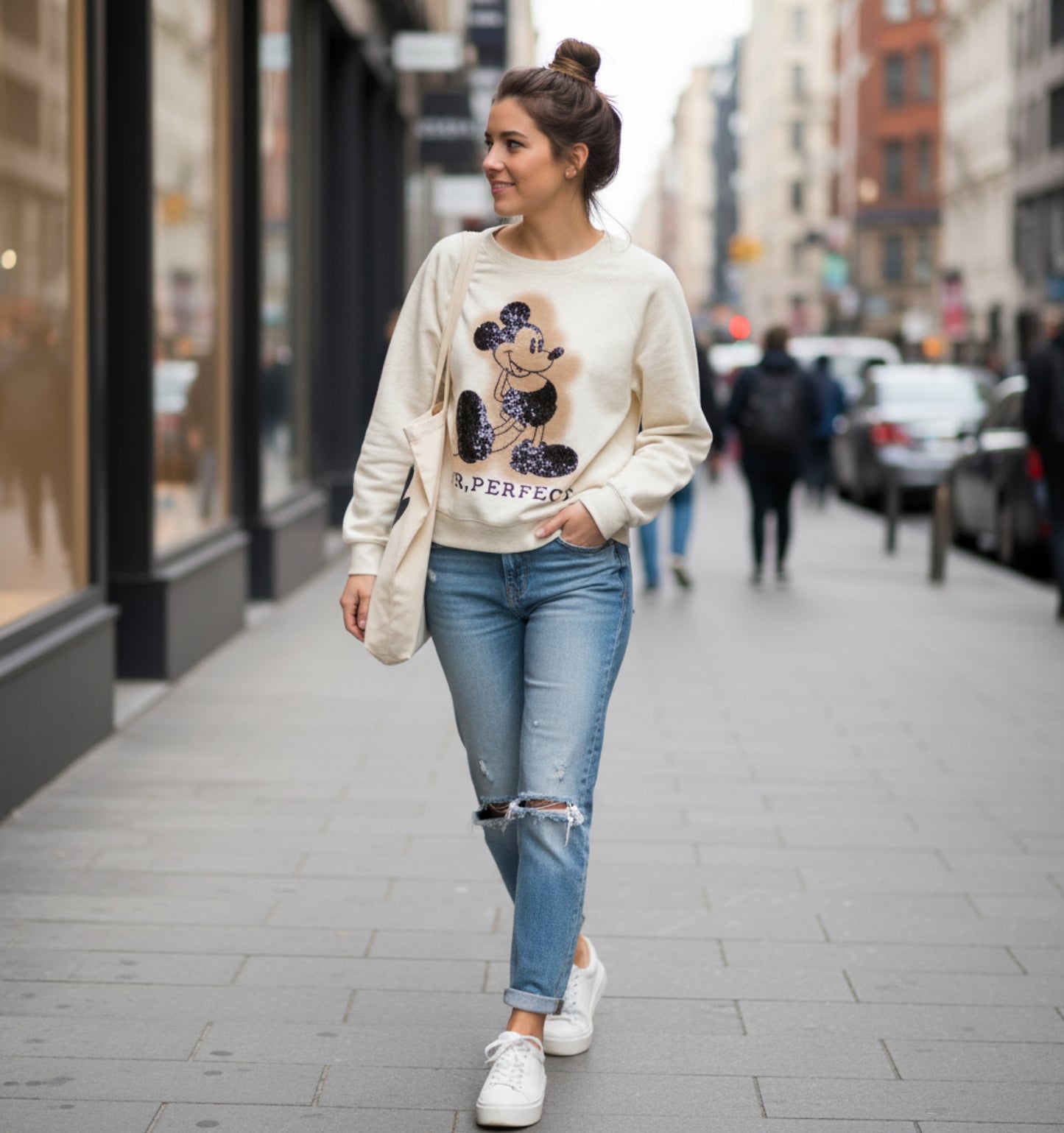 Eva003-One-size round neck sweater with sequin embellishment.