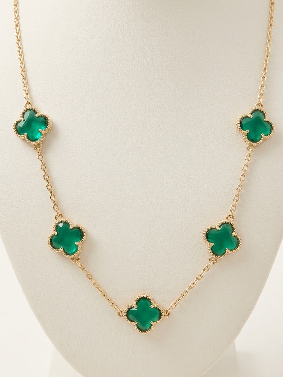 JadeGR-Beautiful choker with green stones.